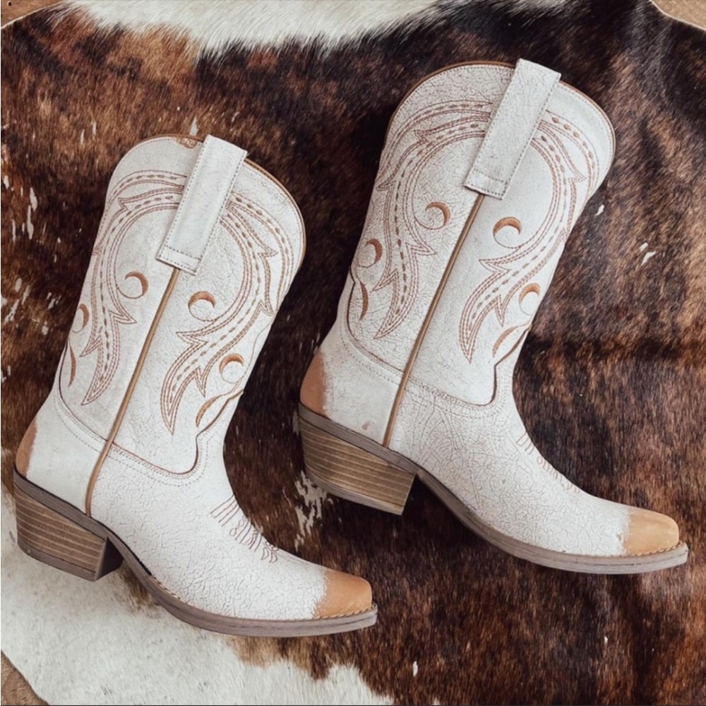 Sterling River Bohemian Moon print cowgirl boots